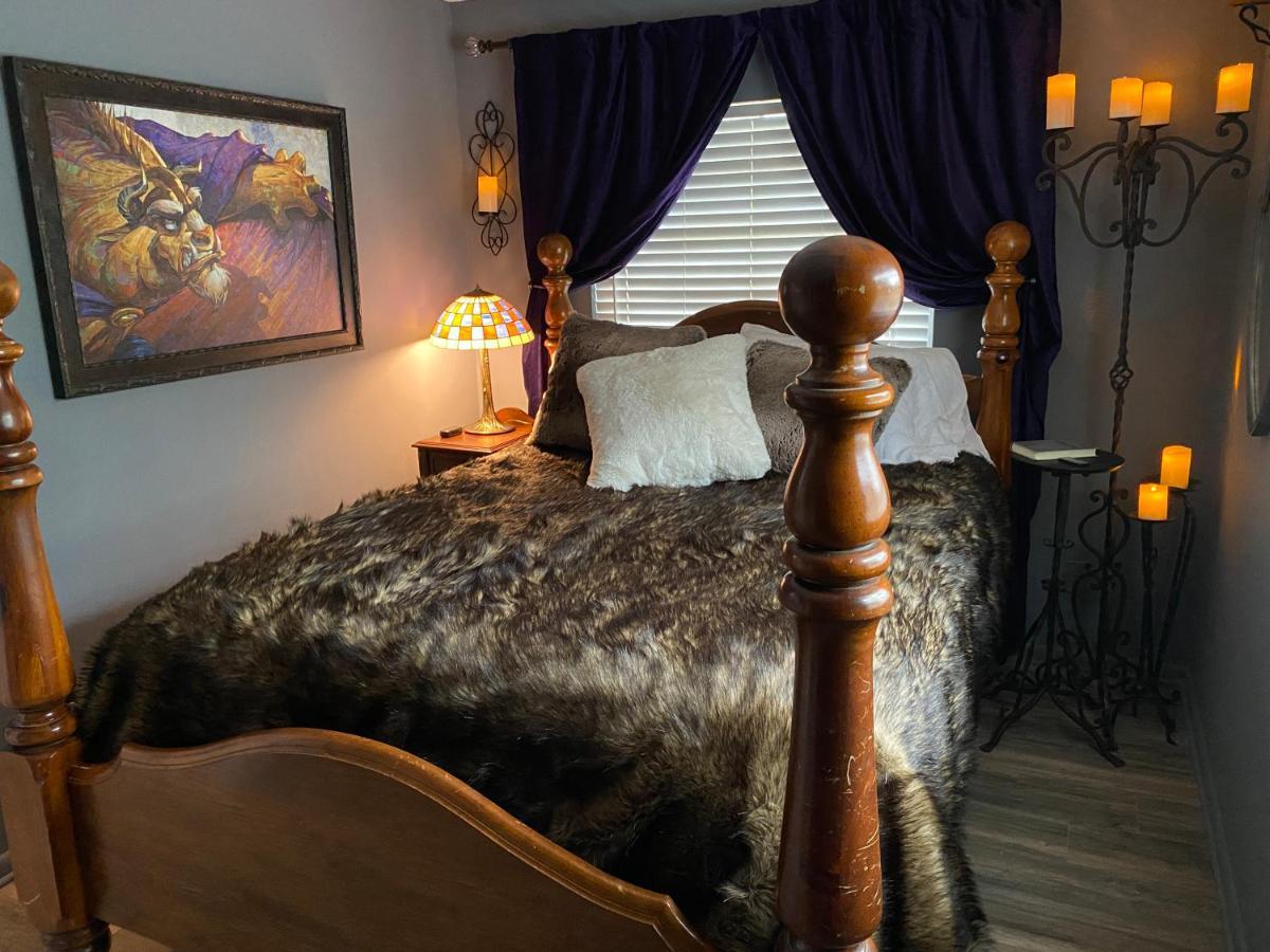 Phantom History House Castle Bed & Breakfast